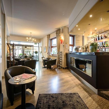 Hotel Corona Тирано Екстериор снимка
