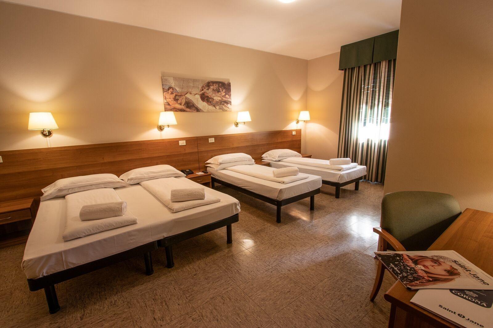 Hotel Corona Тирано Екстериор снимка