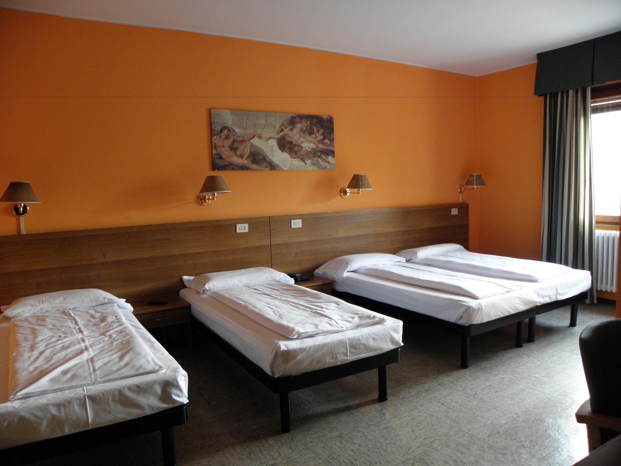 Hotel Corona Тирано Екстериор снимка