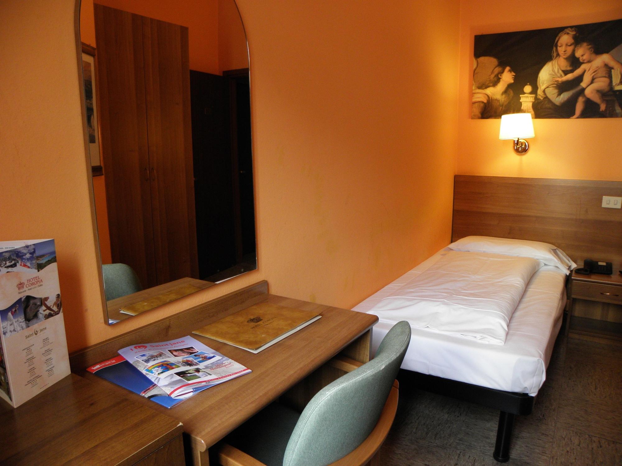 Hotel Corona Тирано Екстериор снимка