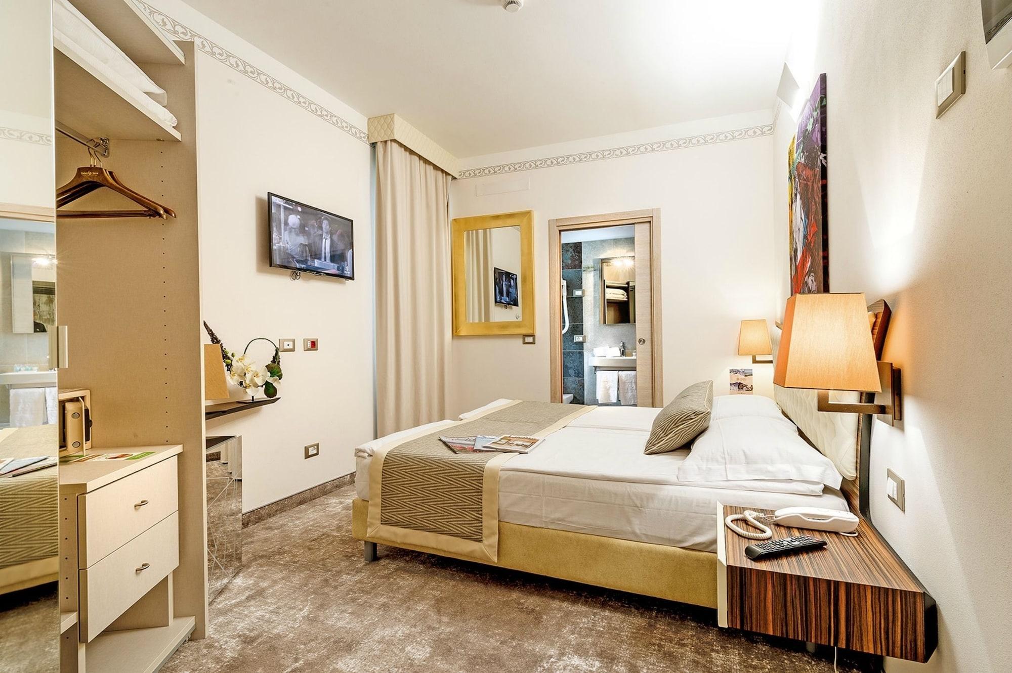Hotel Corona Тирано Екстериор снимка