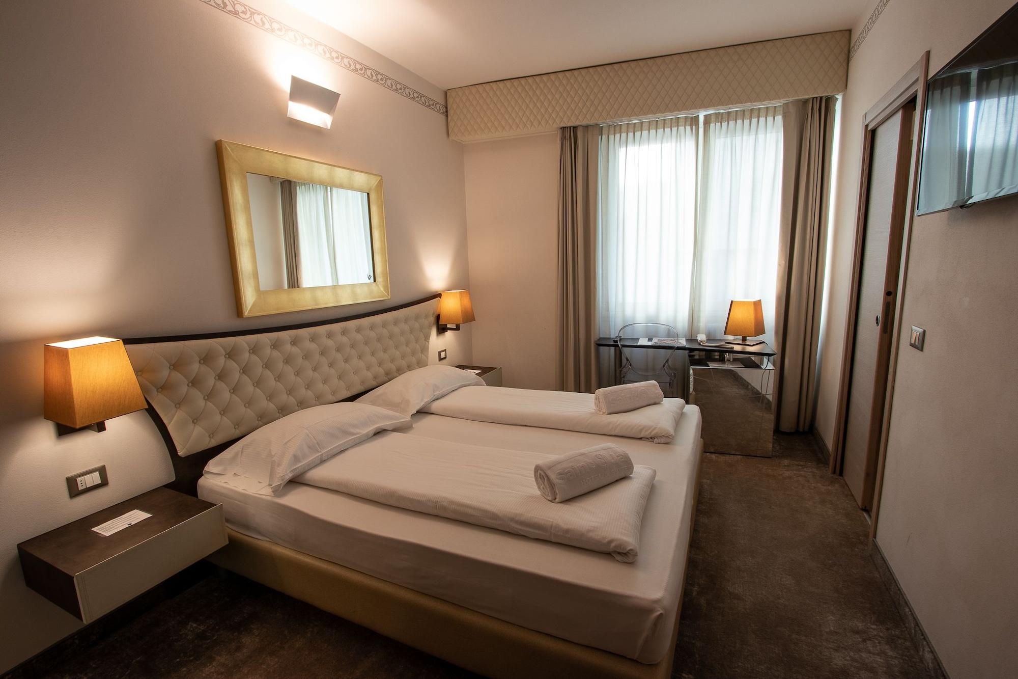 Hotel Corona Тирано Екстериор снимка