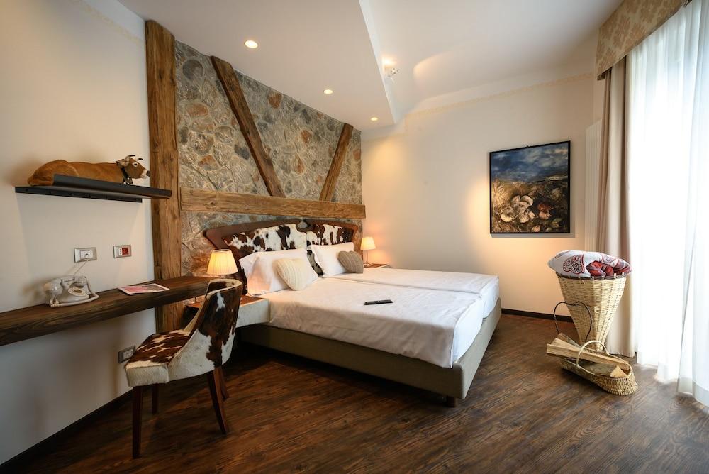 Hotel Corona Тирано Екстериор снимка