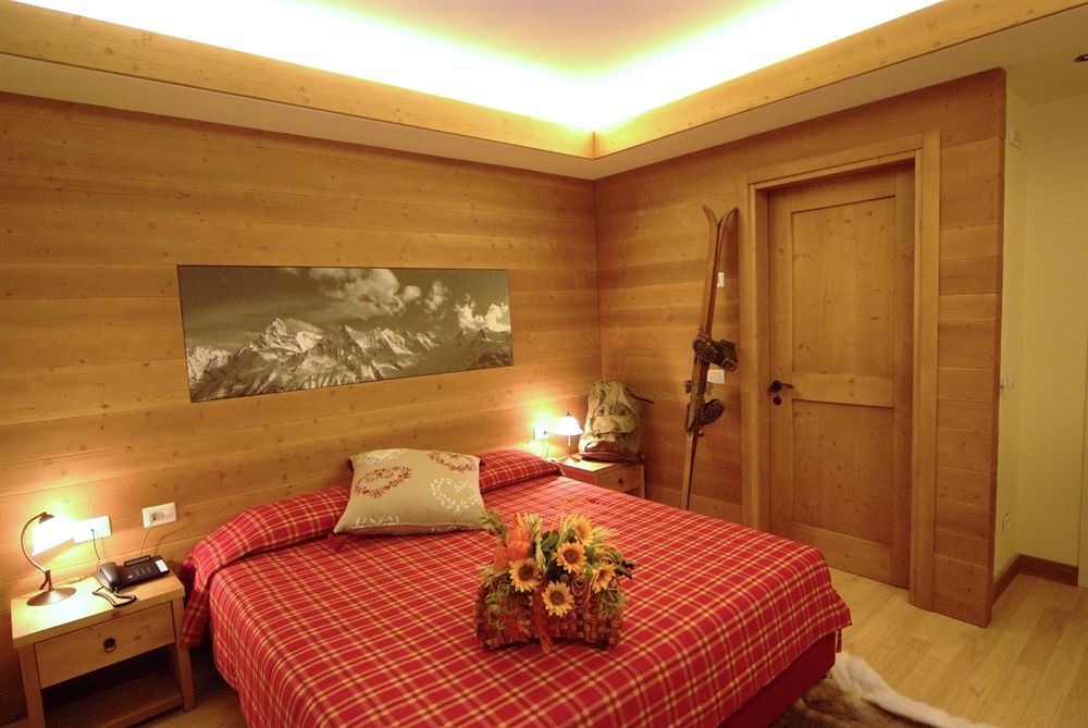 Hotel Corona Тирано Екстериор снимка