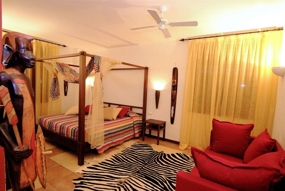 Hotel Corona Тирано Екстериор снимка