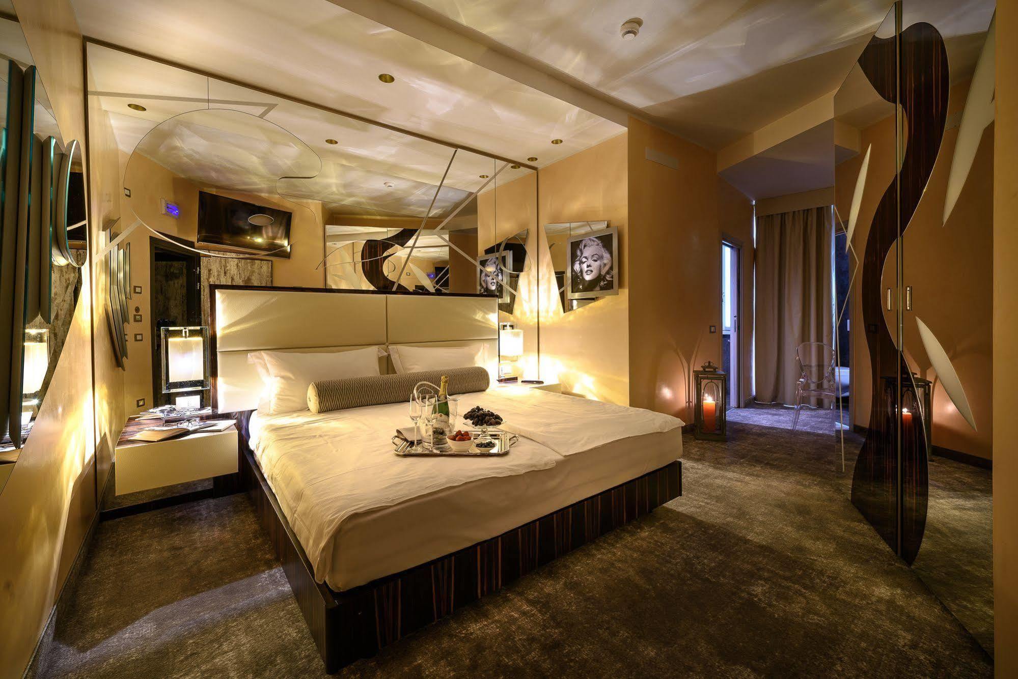 Hotel Corona Тирано Екстериор снимка